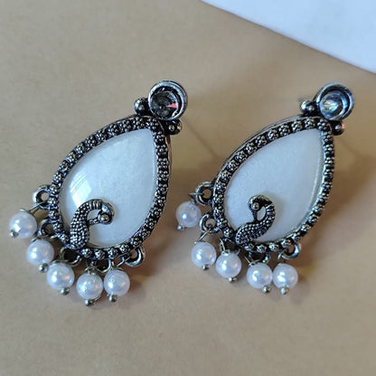 White Jolie Earrings