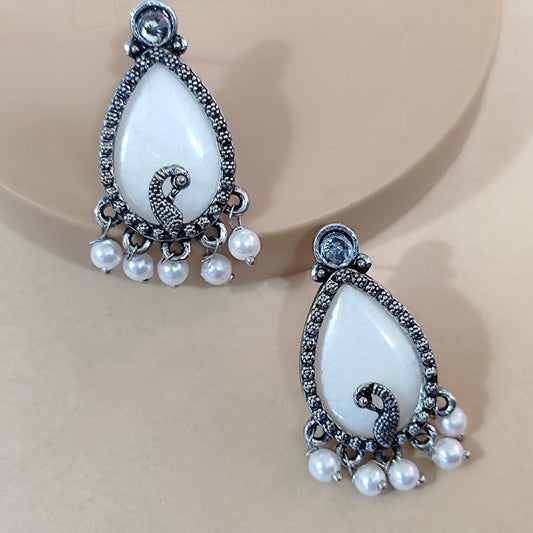 White Jolie Earrings