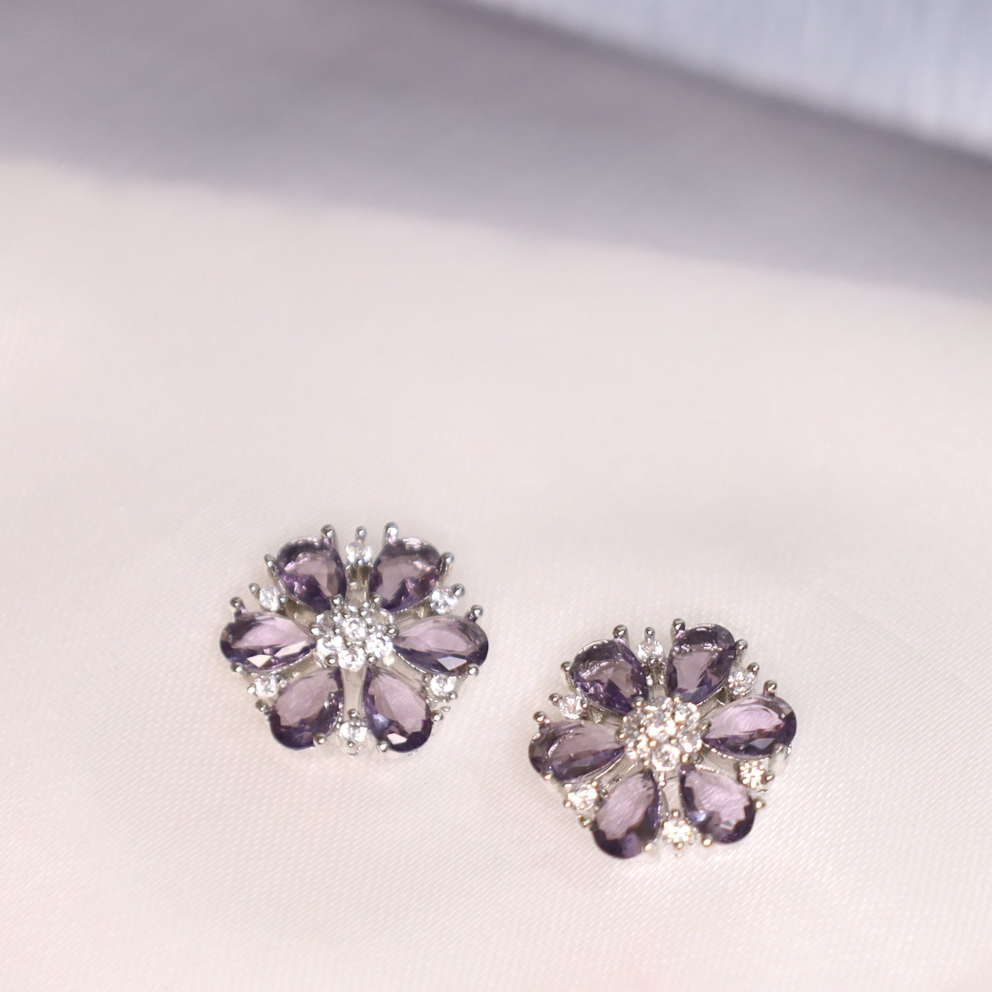 Wine Raya Studs